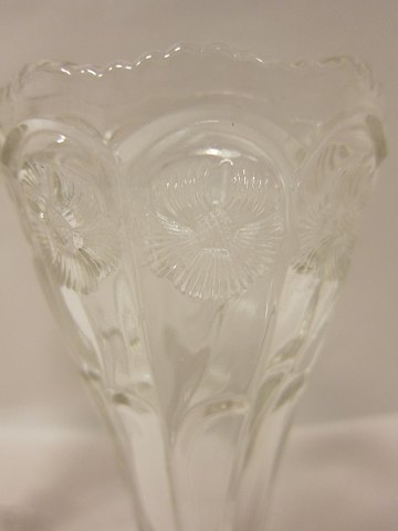 Vaser i presset glas fra ca. 19002 stk ens gamle vaserH: 21cm, Diam. 8cmSamlet køb af 2 stk: Dkr. 450,-, Køb af 1 stk: Dkr. 250,-