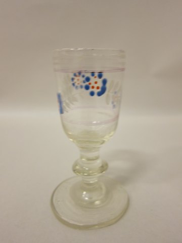 Snapseglas emaljemaletEmaljemalet snapseglas fra ca. 1880Bemærk: 2 meget små kanthak under foden og kummen er lidt slidt