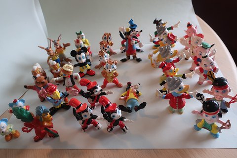 For samlere:
Disney figurer
Samling af Disney figurer af plastik, - en del med logo stemplet
Sælges samlet eller enkeltvis