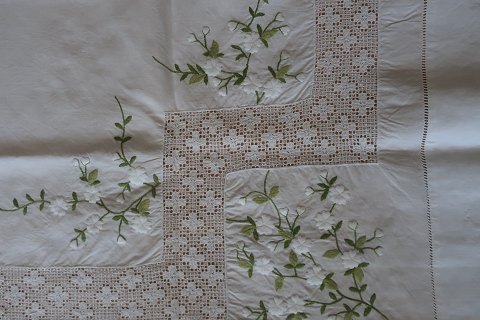 Old table cloth
With embroidery in colours - made by hand
About 126cm x 125cm
In a good condition