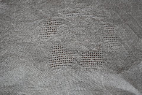 Old table cloth
With embroidery in white- made by hand
About 82cm x 82cm
In a good condition