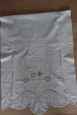 Parade piece
A beautiful old parade piece with handmade white embroidery
115cm x 58cm
In a very good condition
The antique, Danish linen and fustian is our speciality