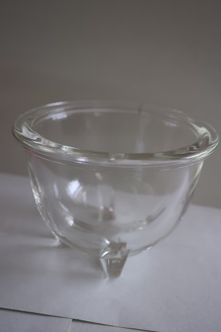 Antikt gele-/marmelade glas med smuk "krydsfod"
H: ca. 6,5cm
B: ca. 8,5cm
Flot stand
Se også vore andre geleglas