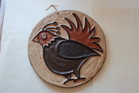 Relief, Keramik af Hildegon, den kendte keramiker fra Als i Sønderjylland, 20 cm, stempletDette relief og det andet relief med fugl er lavet, så fuglene sidder og kigger på hinandenHildegon