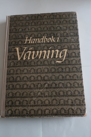 Handbok i vävning / Håndbog i vævningAf Ulla CyrusMeget informativForlag: Lantbruksfärbundets Tidskriftsaktiebolag, Stockholm19553. oplagSdeantal: 255God stand