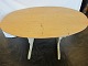 Langbord i oval form, fyrretræMeget smukt understel og smuk bordpladeL: 149cm, B: 98cm, H: 74cm