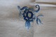 An altes Tischtuch
Mit Stickerei in Faben, - handgemacht
Ist sehr gut bei dem Royal Copenhagen Tischgerät
Um 137cm x 117cm
In gutem Stande