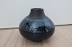 Søholm vase
Smuk vase, som står sikkert på bordet, og er 
stabil med blomster isat 
Søholm Denmark Stentøj
Design: Einar Johansen
Einar Johansen var ansat på Søholm 1958-1971
Nr.: 3326
Stemplet
Fra 1960'erne
H: 15cm
